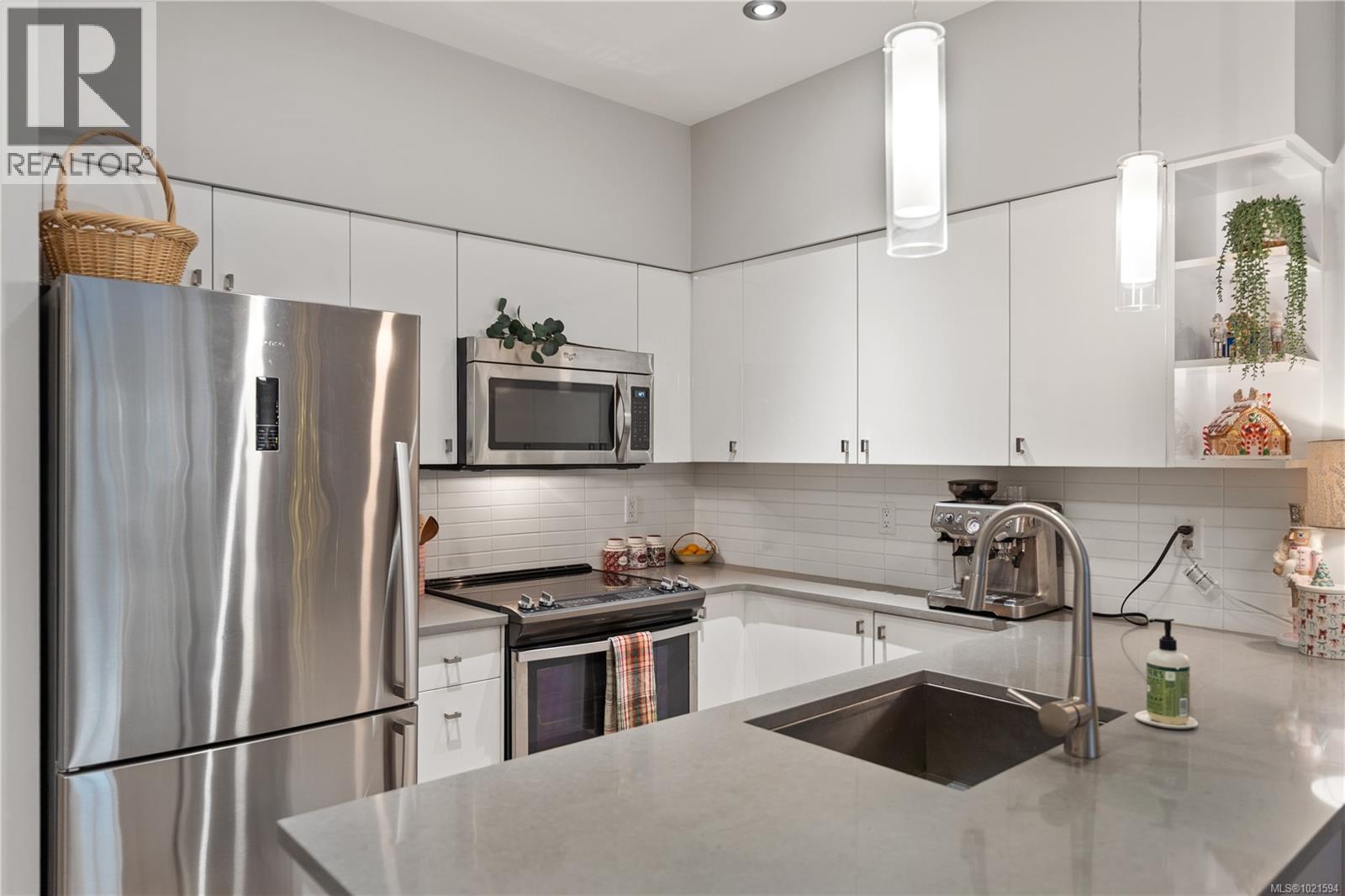 211 785 Tyee Rd, Victoria, British Columbia  V9A 0G2 - Photo 11 - 1021594