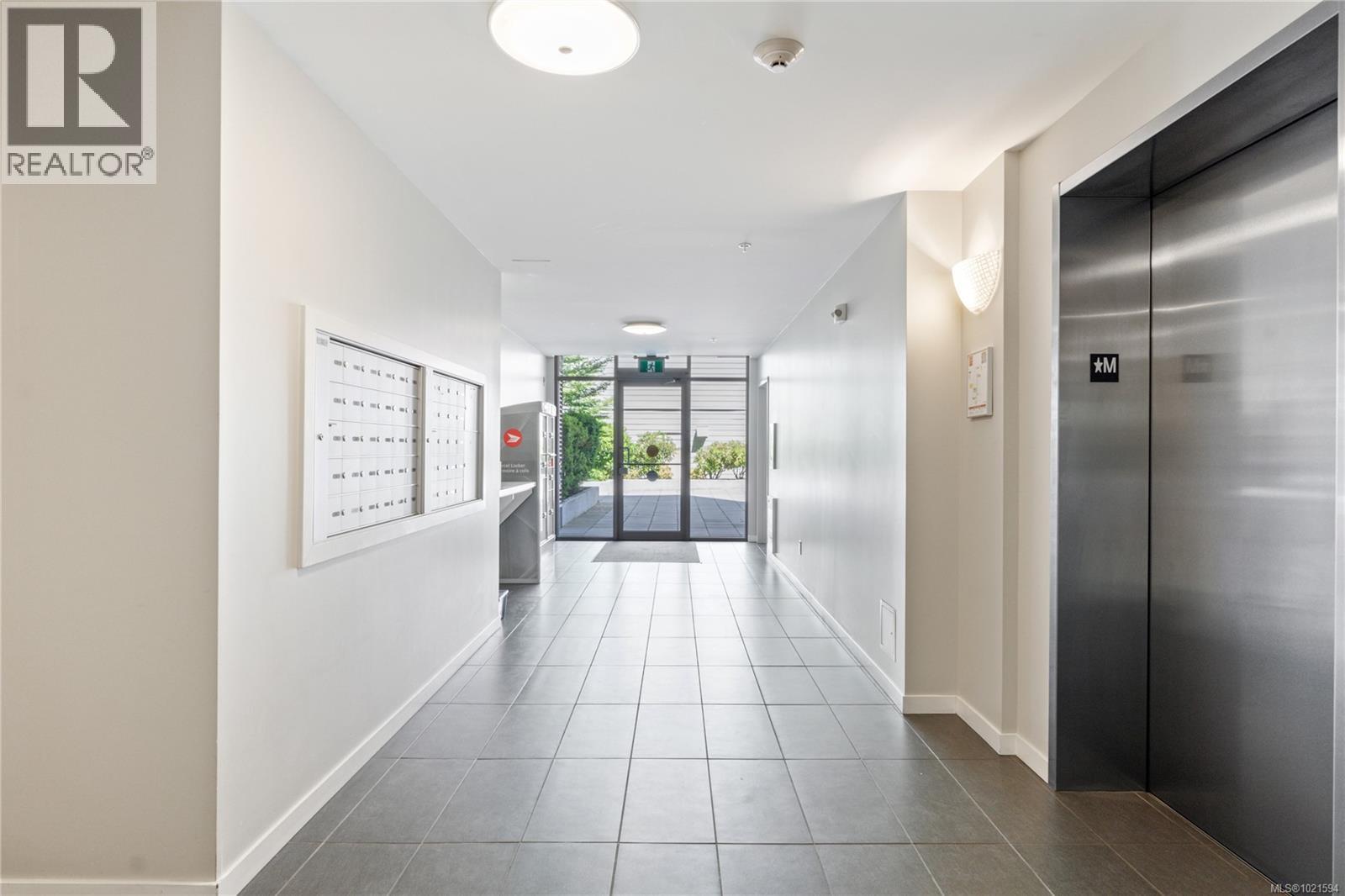 211 785 Tyee Rd, Victoria, British Columbia  V9A 0G2 - Photo 4 - 1021594