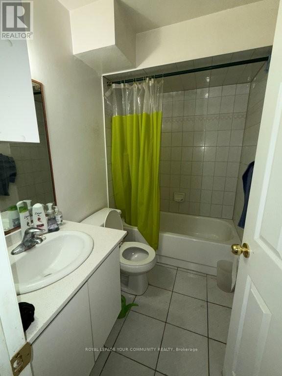 201 - 72 Lake Avenue, Richmond Hill, Ontario  L4E 2V4 - Photo 5 - N12608366