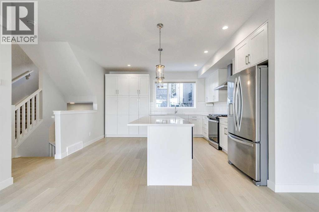 819 Shawnee Terrace Sw, Calgary, Alberta  T2Y 0T4 - Photo 6 - A2255503