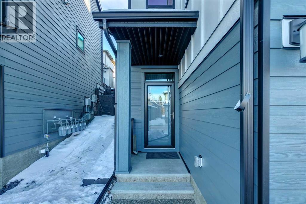 819 Shawnee Terrace Sw, Calgary, Alberta  T2Y 0T4 - Photo 2 - A2255503