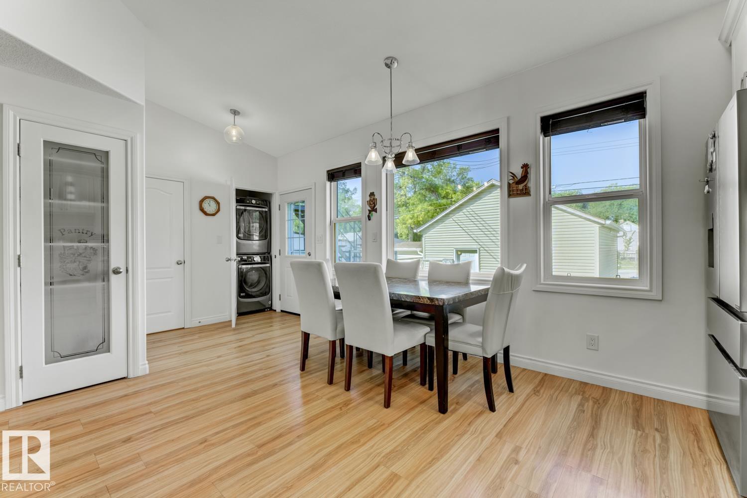 11306 89 St Nw, Edmonton, Alberta  T5B 3T6 - Photo 3 - E4455473