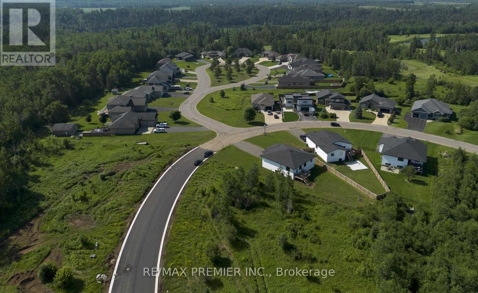 2980 King George's Park Drive, Thunder Bay, Ontario  P7K 0S4 - Photo 3 - X12608372