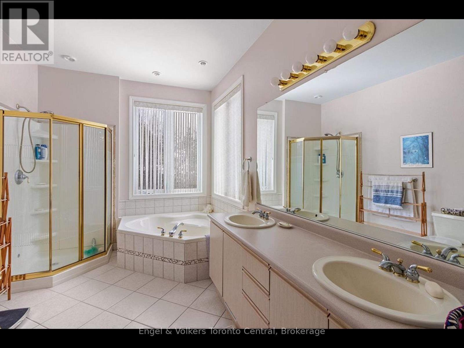 110 Aberdeen Court, Blue Mountains, Ontario  N0H 1J0 - Photo 12 - X12608394