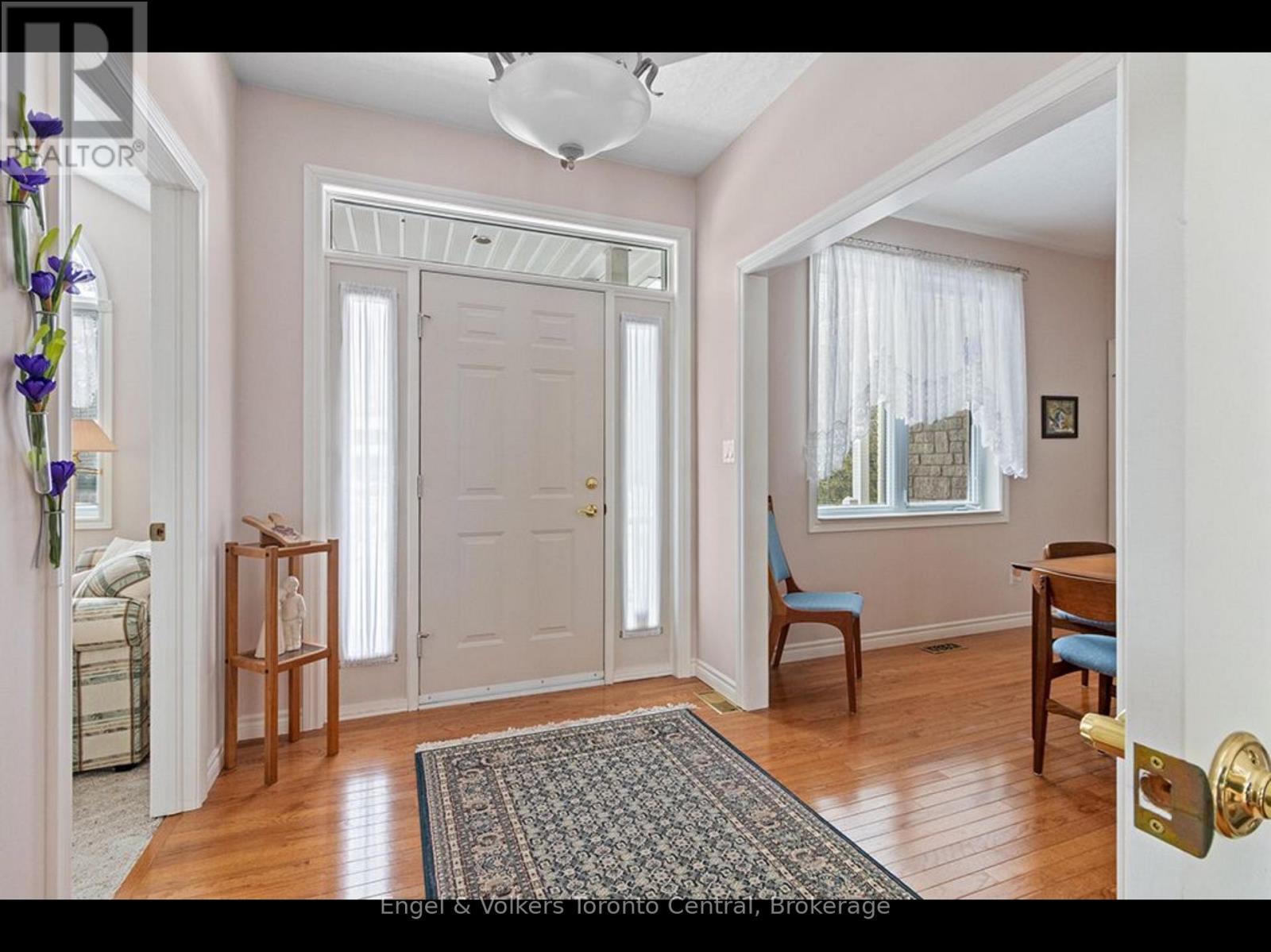 110 Aberdeen Court, Blue Mountains, Ontario  N0H 1J0 - Photo 3 - X12608394