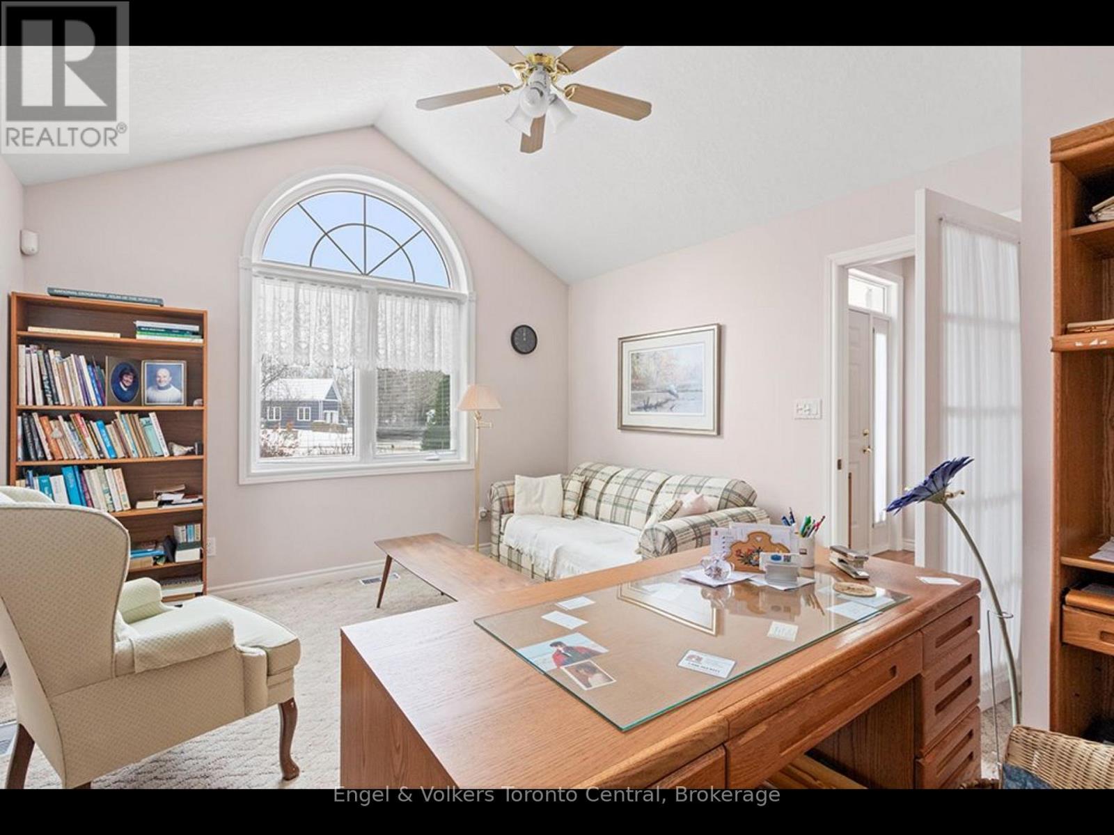 110 Aberdeen Court, Blue Mountains, Ontario  N0H 1J0 - Photo 6 - X12608394