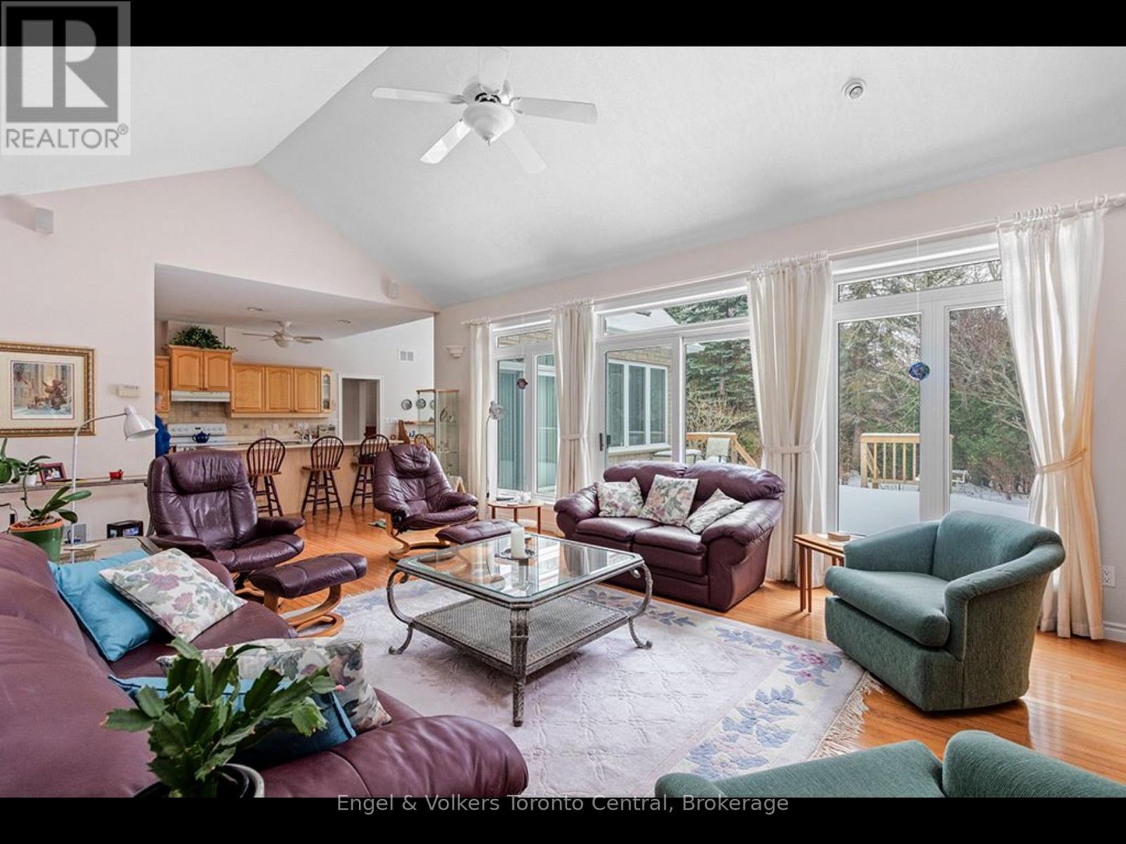 110 Aberdeen Court, Blue Mountains, Ontario  N0H 1J0 - Photo 8 - X12608394