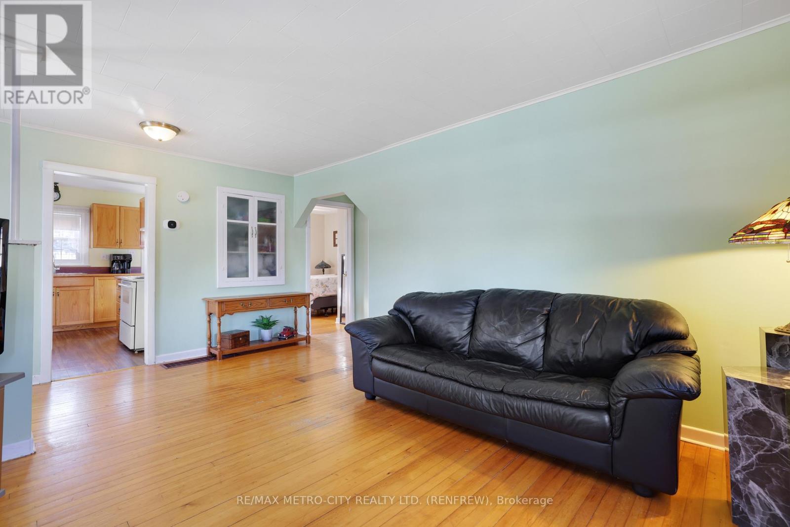 43 Pembroke Street, Whitewater Region, Ontario  K0J 1K0 - Photo 12 - X12608396