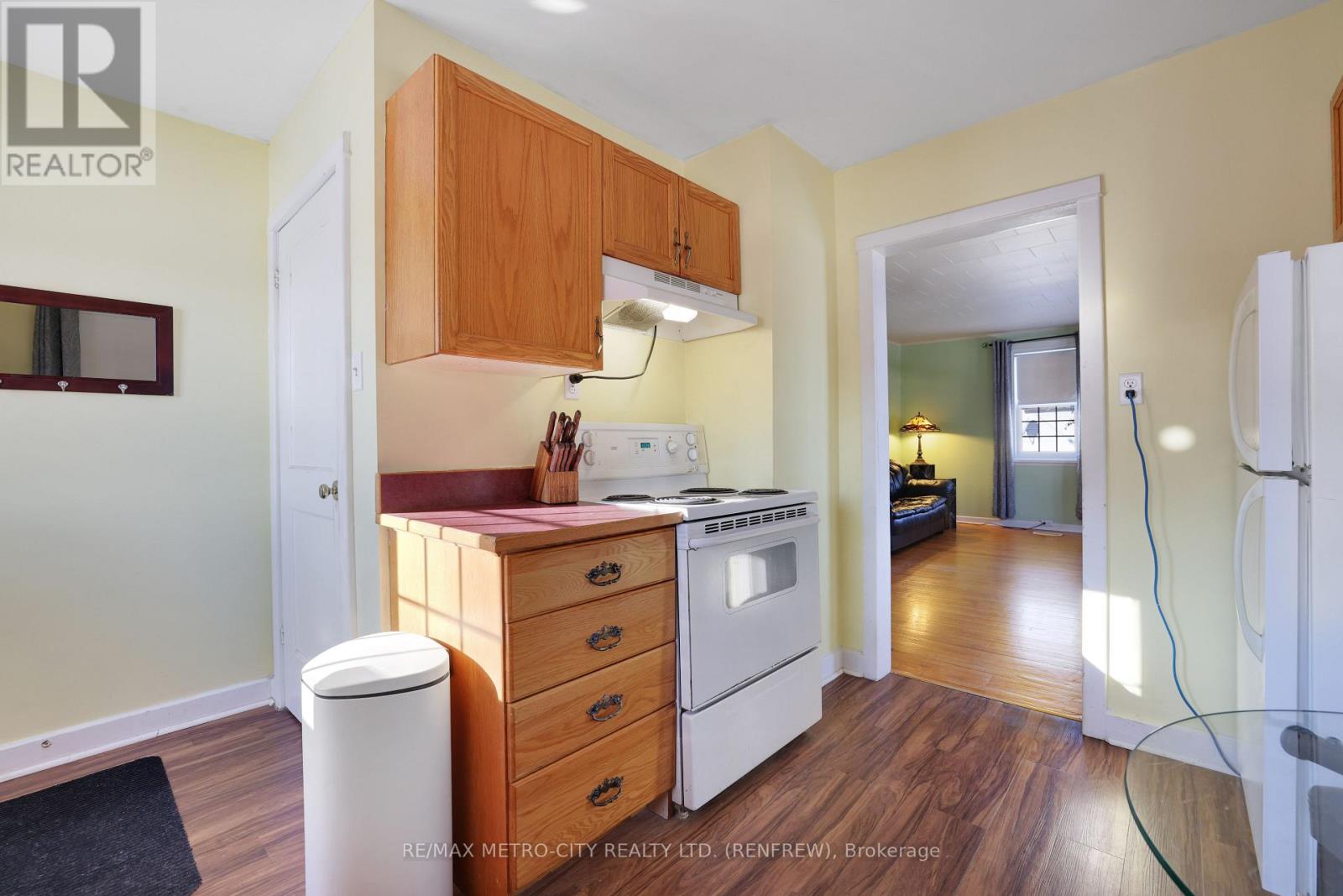 43 Pembroke Street, Whitewater Region, Ontario  K0J 1K0 - Photo 16 - X12608396