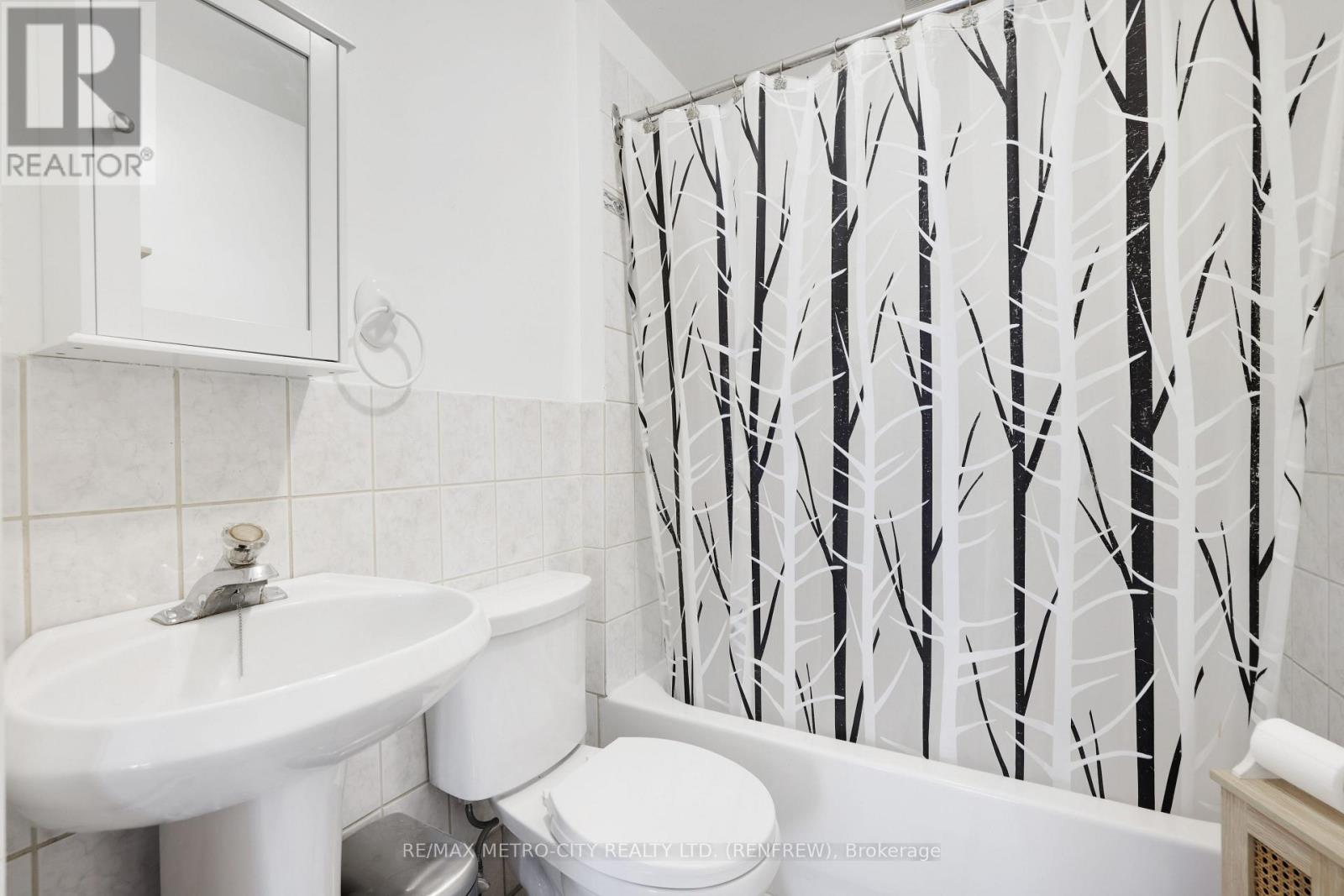 43 Pembroke Street, Whitewater Region, Ontario  K0J 1K0 - Photo 21 - X12608396