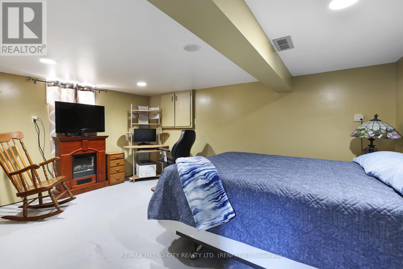 43 Pembroke Street, Whitewater Region, Ontario  K0J 1K0 - Photo 22 - X12608396