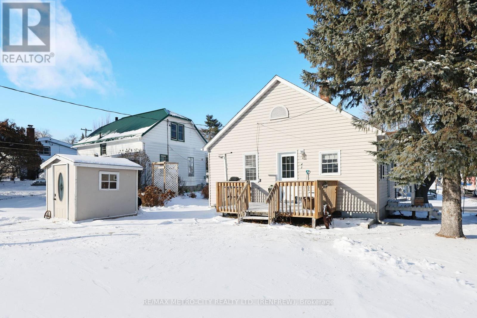 43 Pembroke Street, Whitewater Region, Ontario  K0J 1K0 - Photo 4 - X12608396