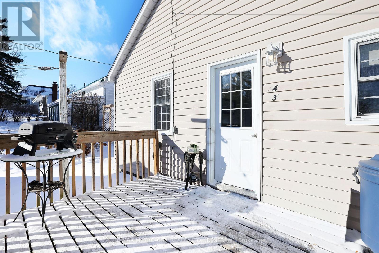 43 Pembroke Street, Whitewater Region, Ontario  K0J 1K0 - Photo 5 - X12608396