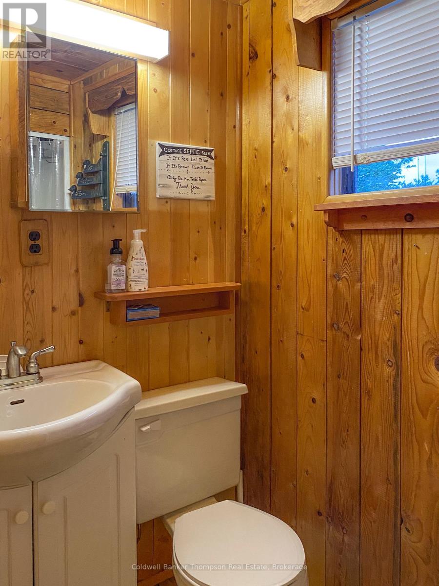 26 Spruce Lane, Magnetawan, Ontario P0A 1C0 - Photo 11 - X12608370