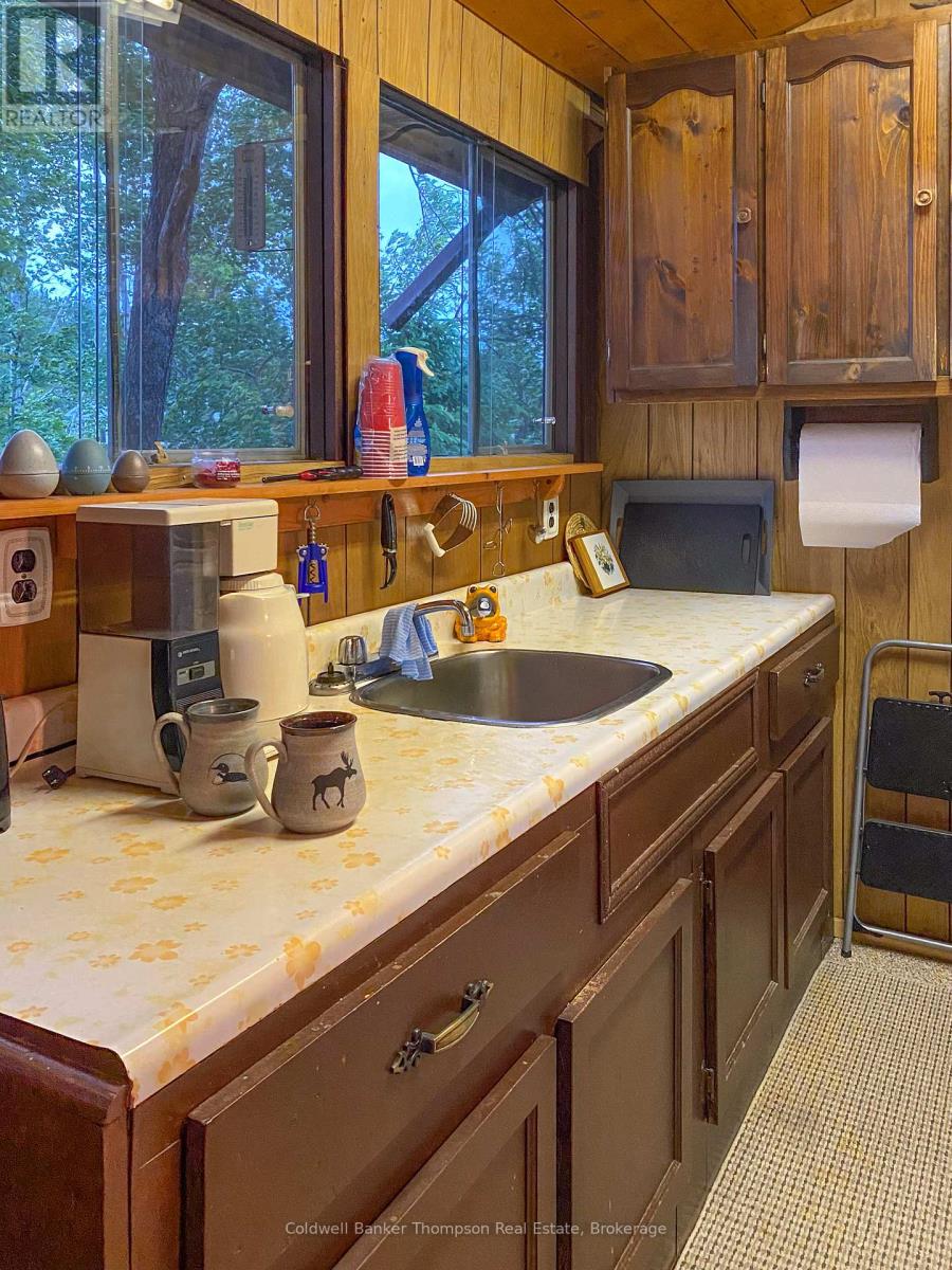 26 Spruce Lane, Magnetawan, Ontario P0A 1C0 - Photo 7 - X12608370