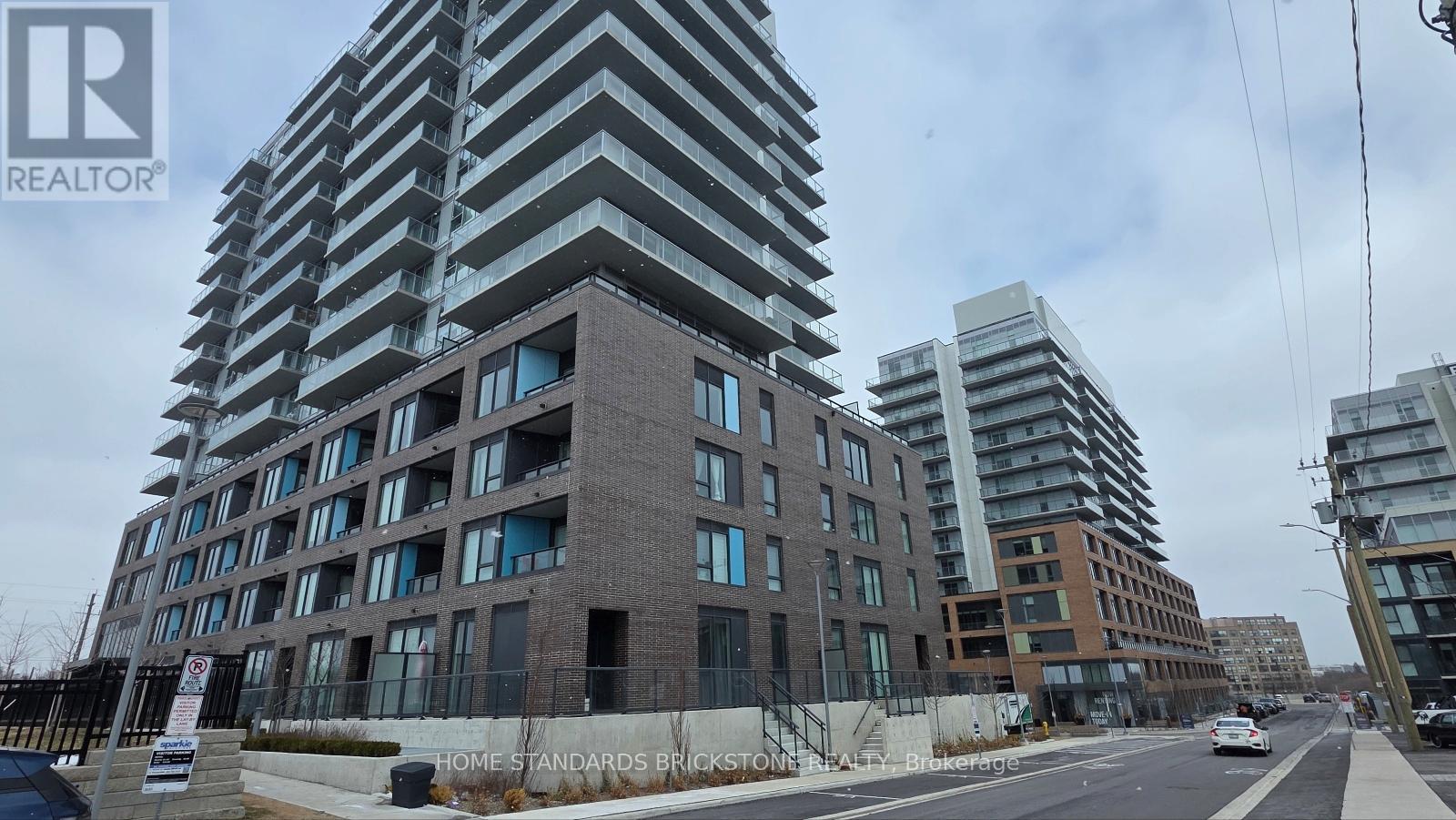 215 - 185 Deerfield Road, Newmarket, Ontario  L3Y 0G7 - Photo 1 - N12608386