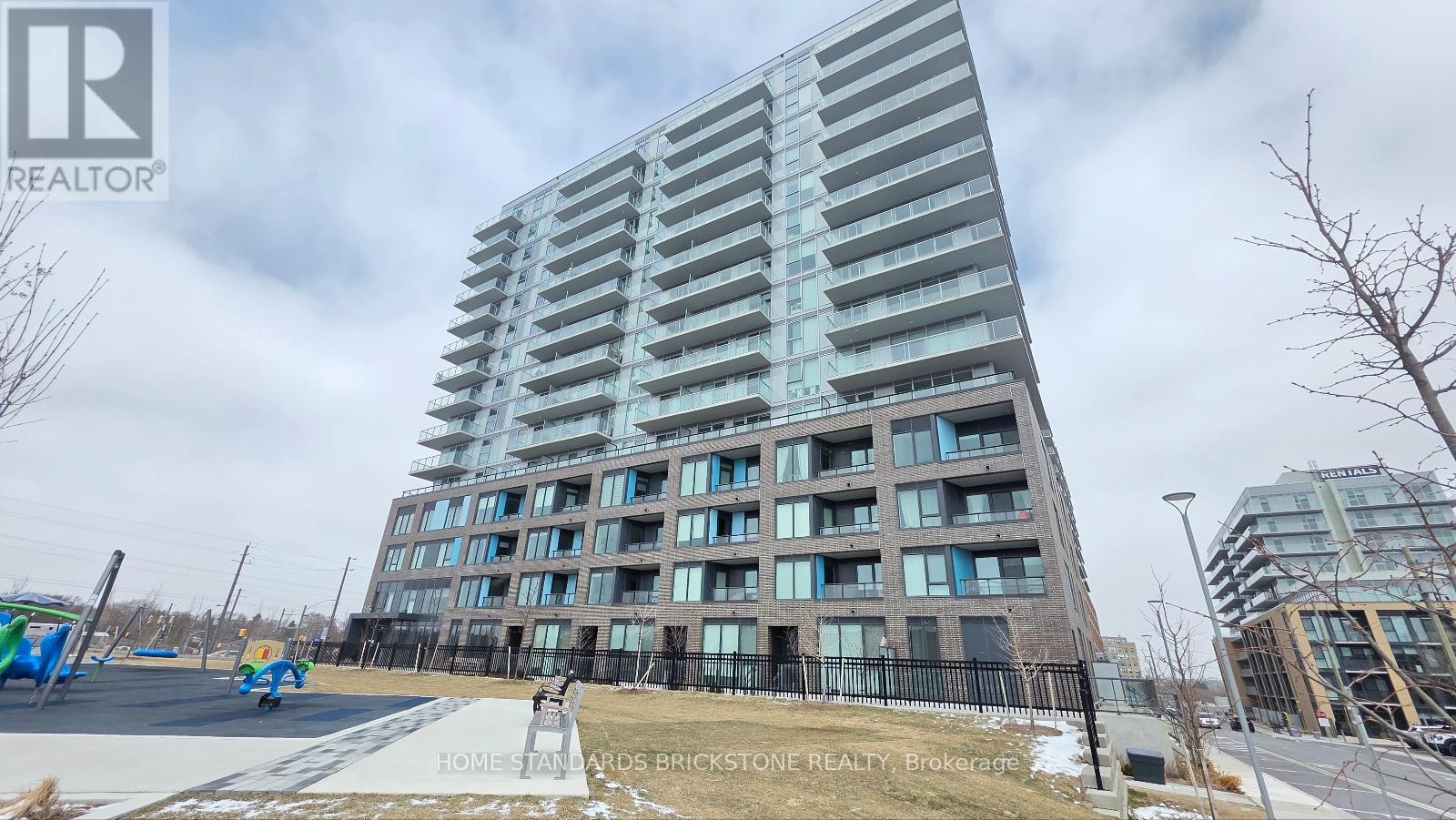 215 - 185 Deerfield Road, Newmarket, Ontario  L3Y 0G7 - Photo 2 - N12608386