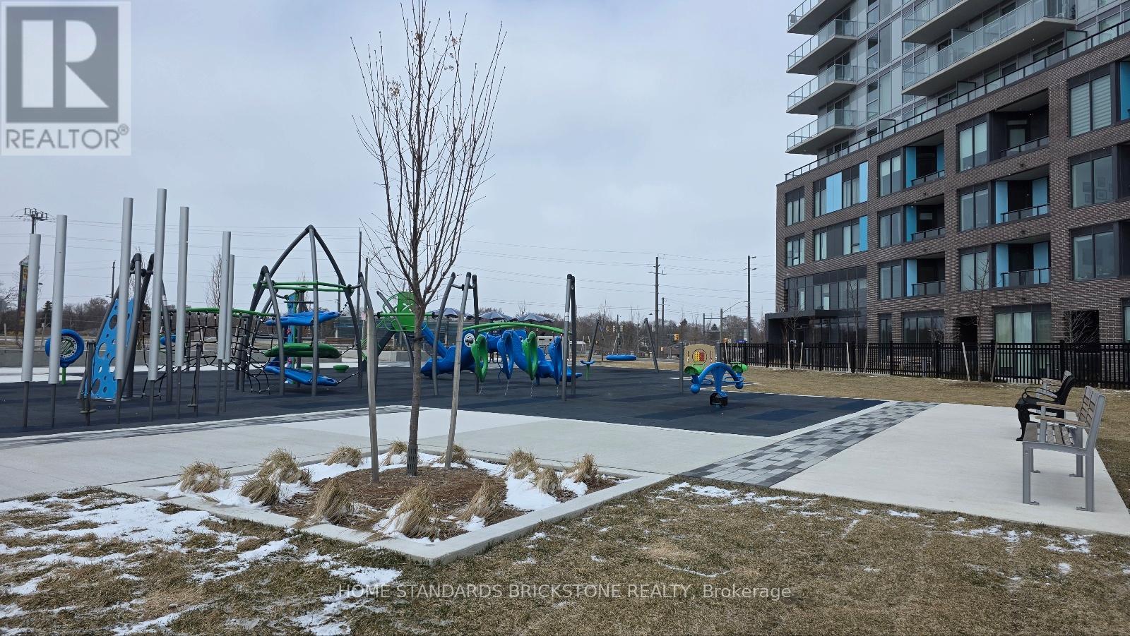 215 - 185 Deerfield Road, Newmarket, Ontario  L3Y 0G7 - Photo 3 - N12608386