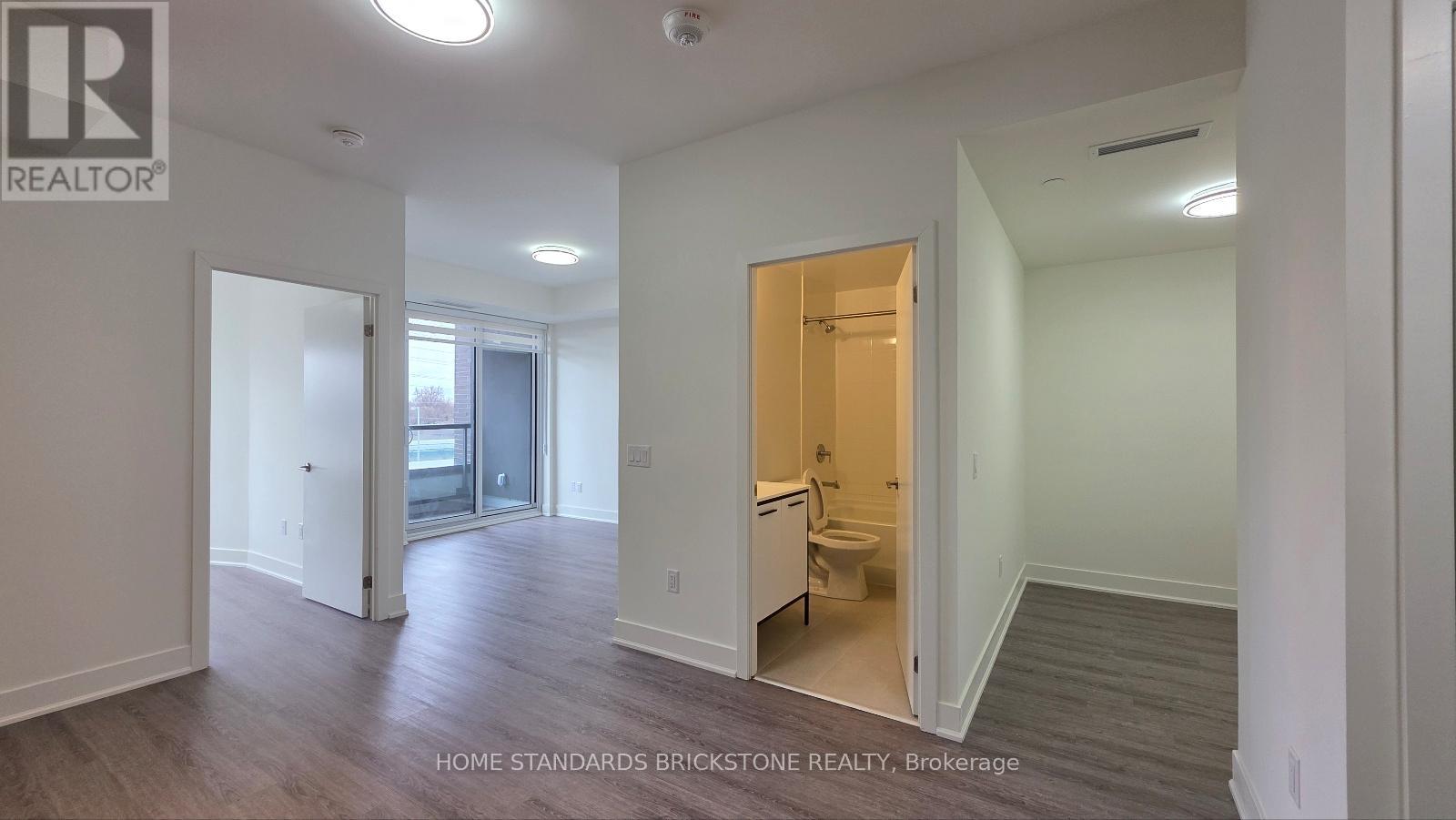 215 - 185 Deerfield Road, Newmarket, Ontario  L3Y 0G7 - Photo 6 - N12608386