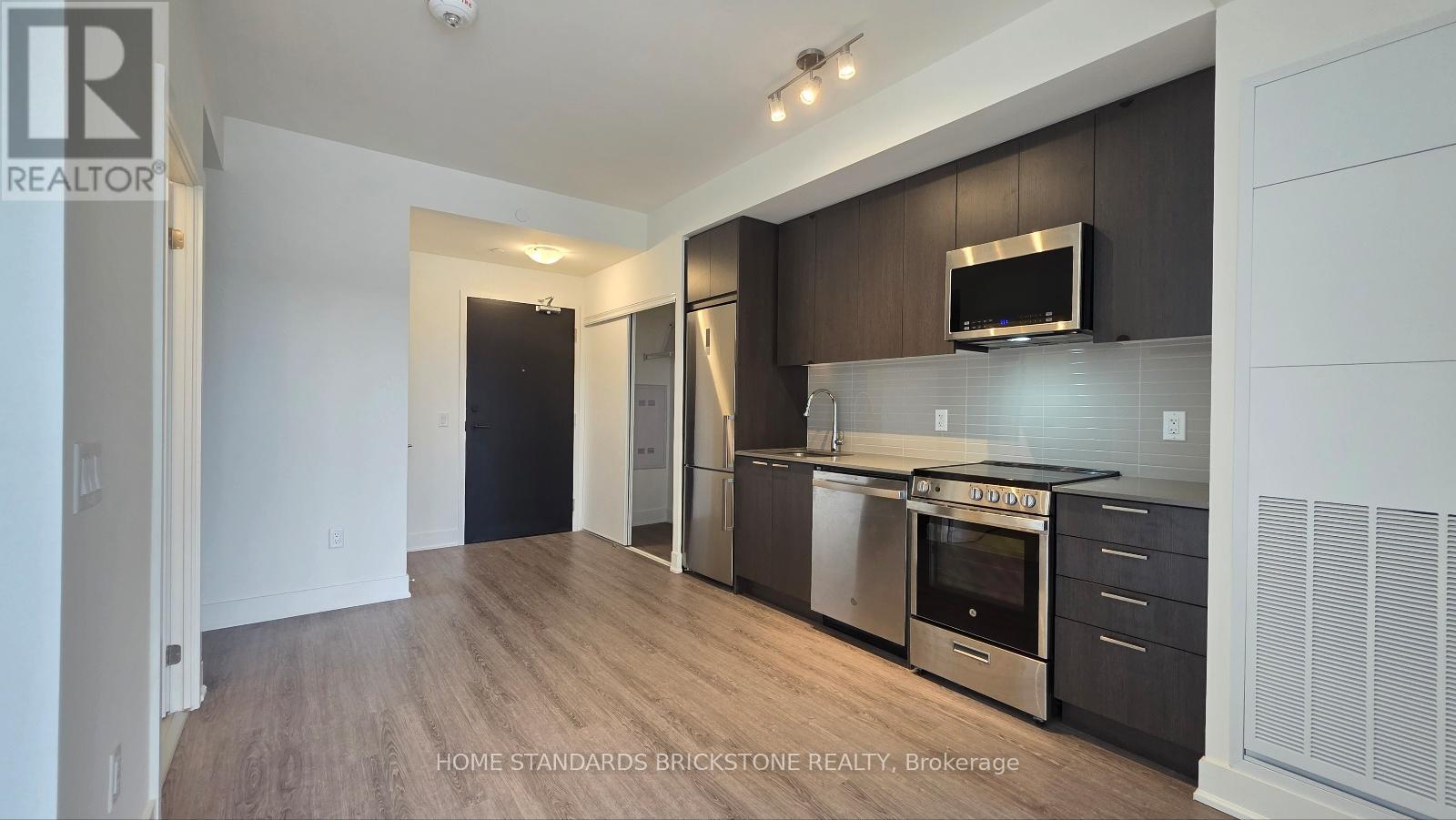 215 - 185 Deerfield Road, Newmarket, Ontario  L3Y 0G7 - Photo 7 - N12608386