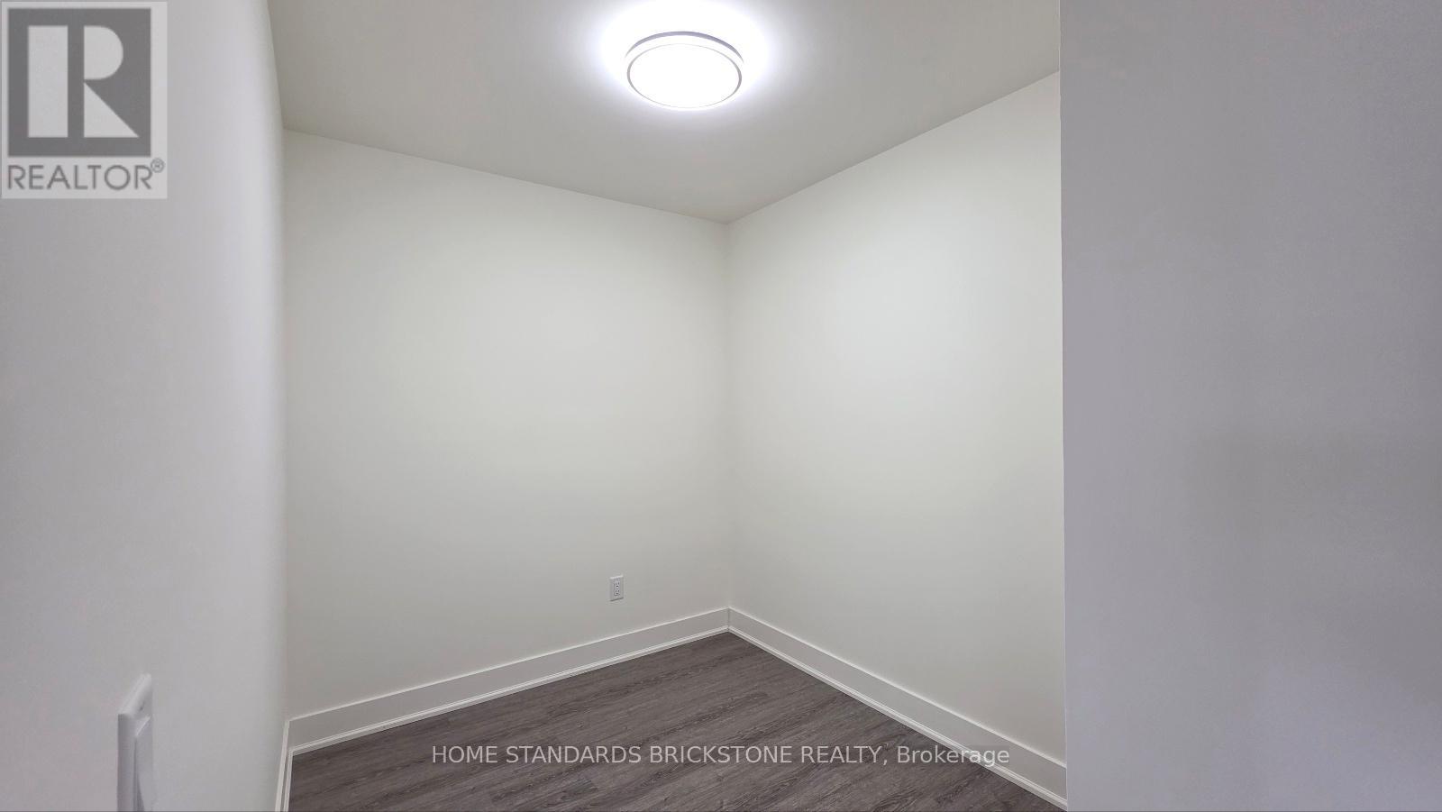 215 - 185 Deerfield Road, Newmarket, Ontario  L3Y 0G7 - Photo 8 - N12608386