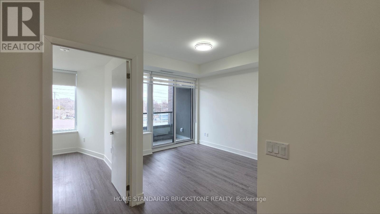 215 - 185 Deerfield Road, Newmarket, Ontario  L3Y 0G7 - Photo 9 - N12608386