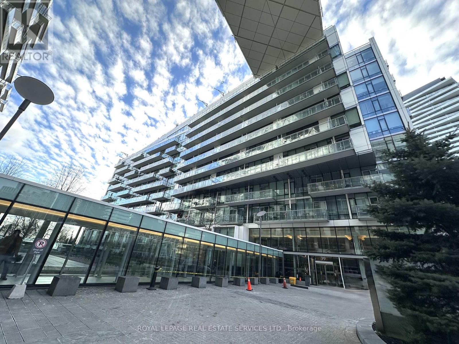 818 - 39 QUEENS QUAY E, Toronto, Ontario