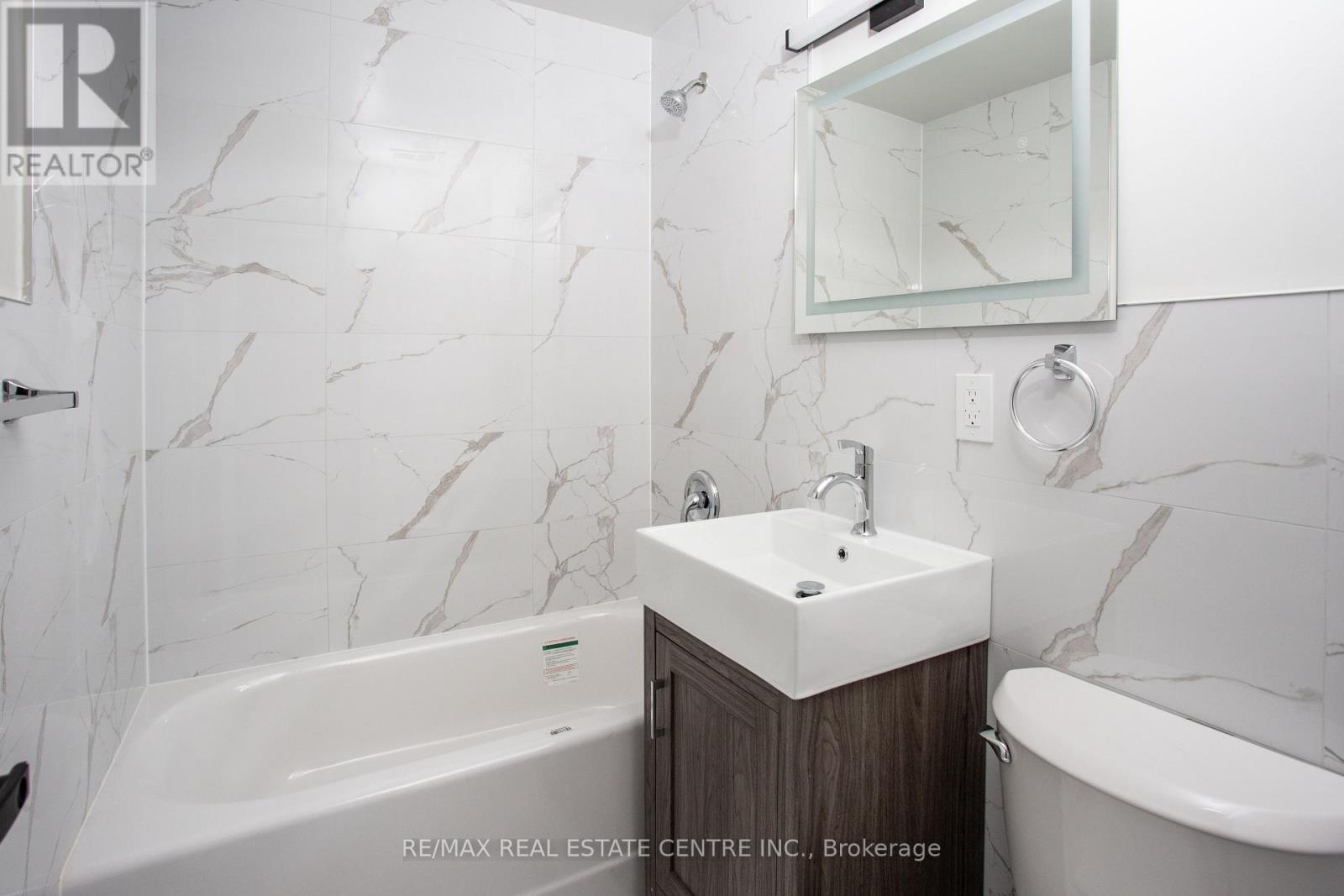 105 - 371 Lakeshore Road W, Mississauga, Ontario  L5H 1H4 - Photo 12 - W12608230