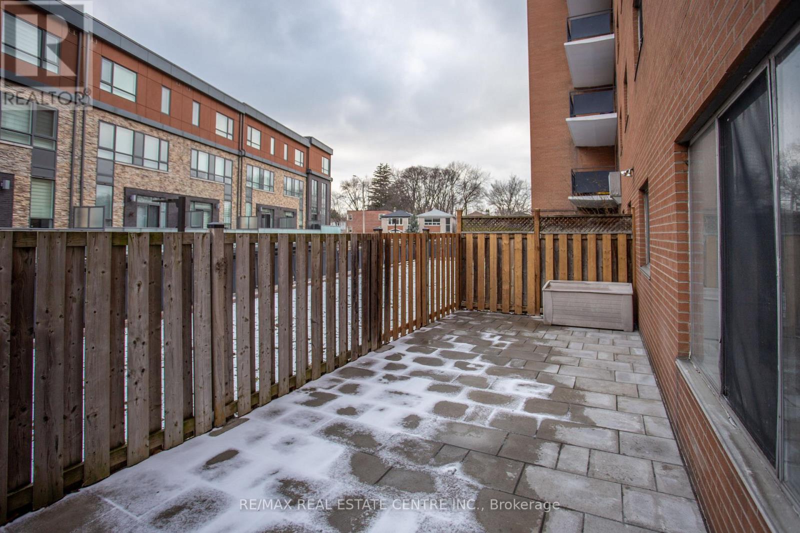 105 - 371 Lakeshore Road W, Mississauga, Ontario  L5H 1H4 - Photo 13 - W12608230