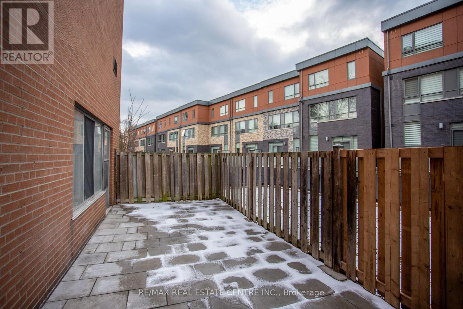 105 - 371 Lakeshore Road W, Mississauga, Ontario  L5H 1H4 - Photo 14 - W12608230