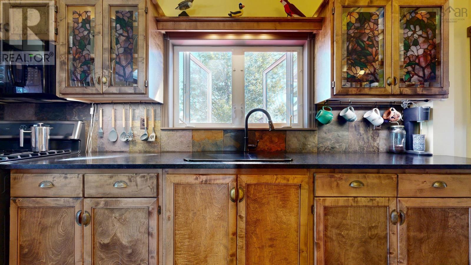 132 Hall Street, Lockeport, Nova Scotia  B0T 1L0 - Photo 10 - 202528749