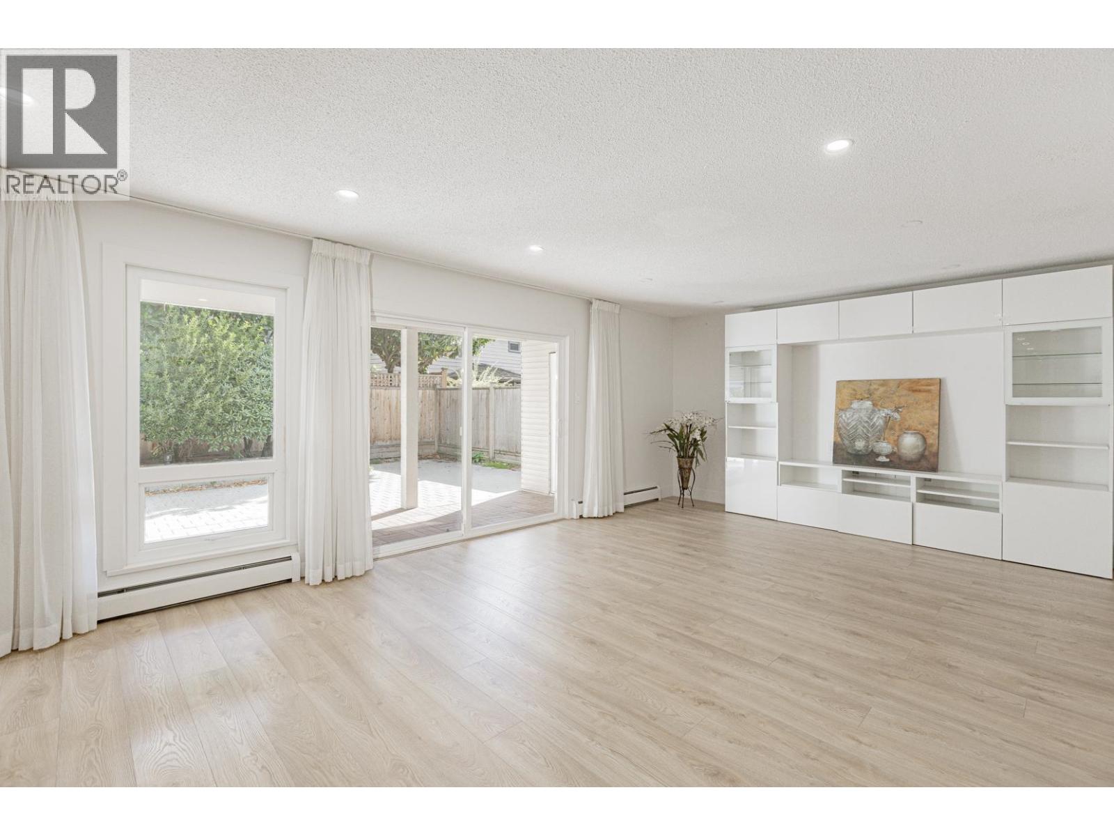 6220 Garnet Drive, Richmond, British Columbia  V7C 5B5 - Photo 2 - R3054622