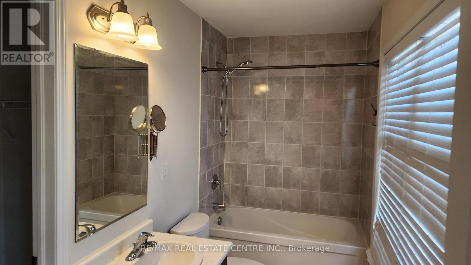 1537 Husband Place, Milton, Ontario  L9T 5K9 - Photo 10 - W12608436