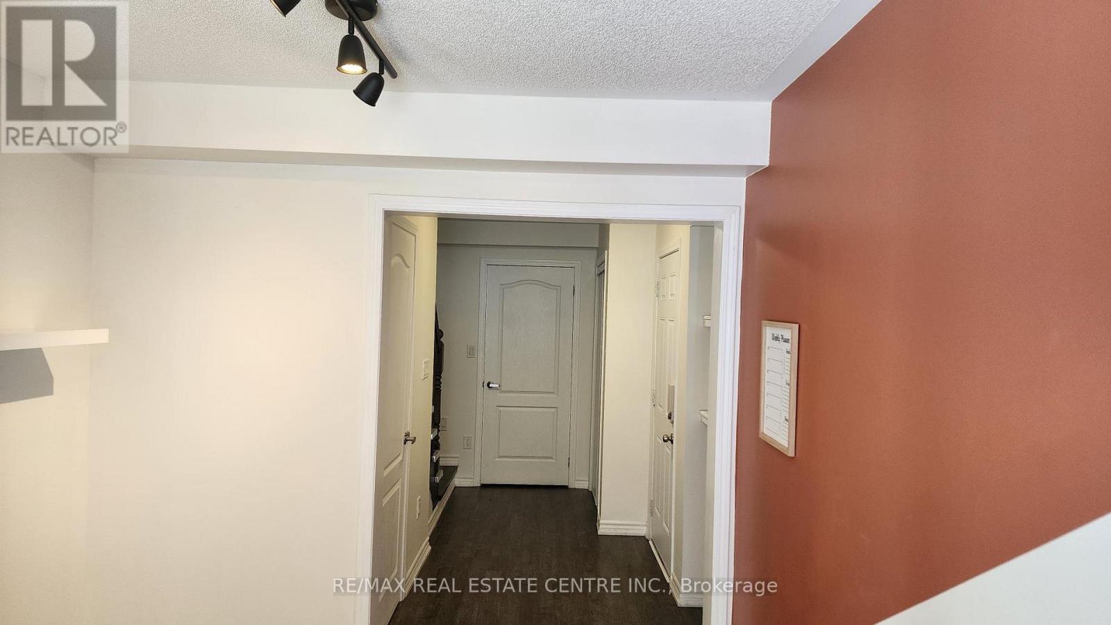 1537 Husband Place, Milton, Ontario  L9T 5K9 - Photo 2 - W12608436