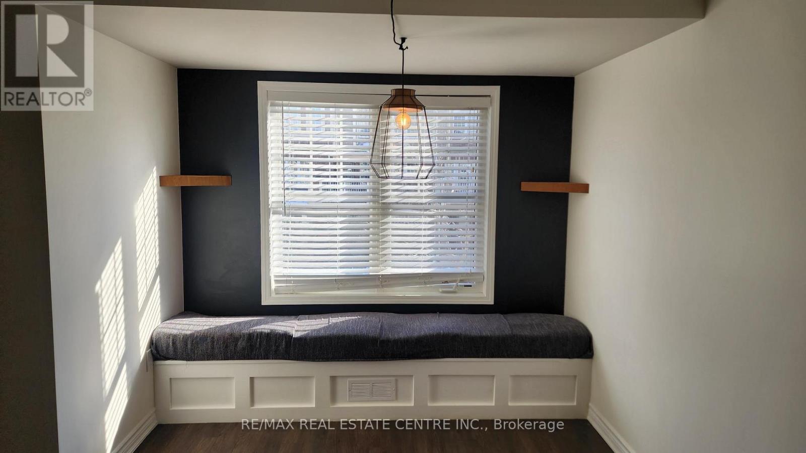 1537 Husband Place, Milton, Ontario  L9T 5K9 - Photo 3 - W12608436