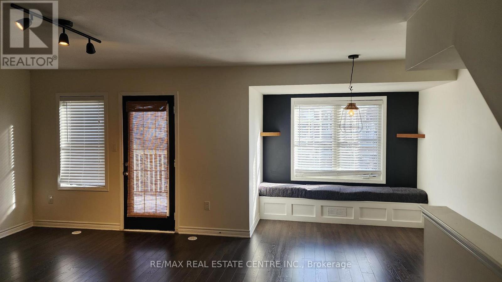 1537 Husband Place, Milton, Ontario  L9T 5K9 - Photo 4 - W12608436