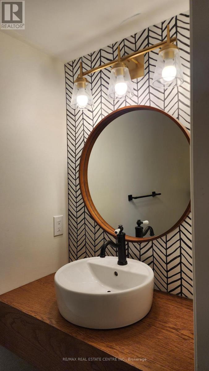 1537 Husband Place, Milton, Ontario  L9T 5K9 - Photo 7 - W12608436