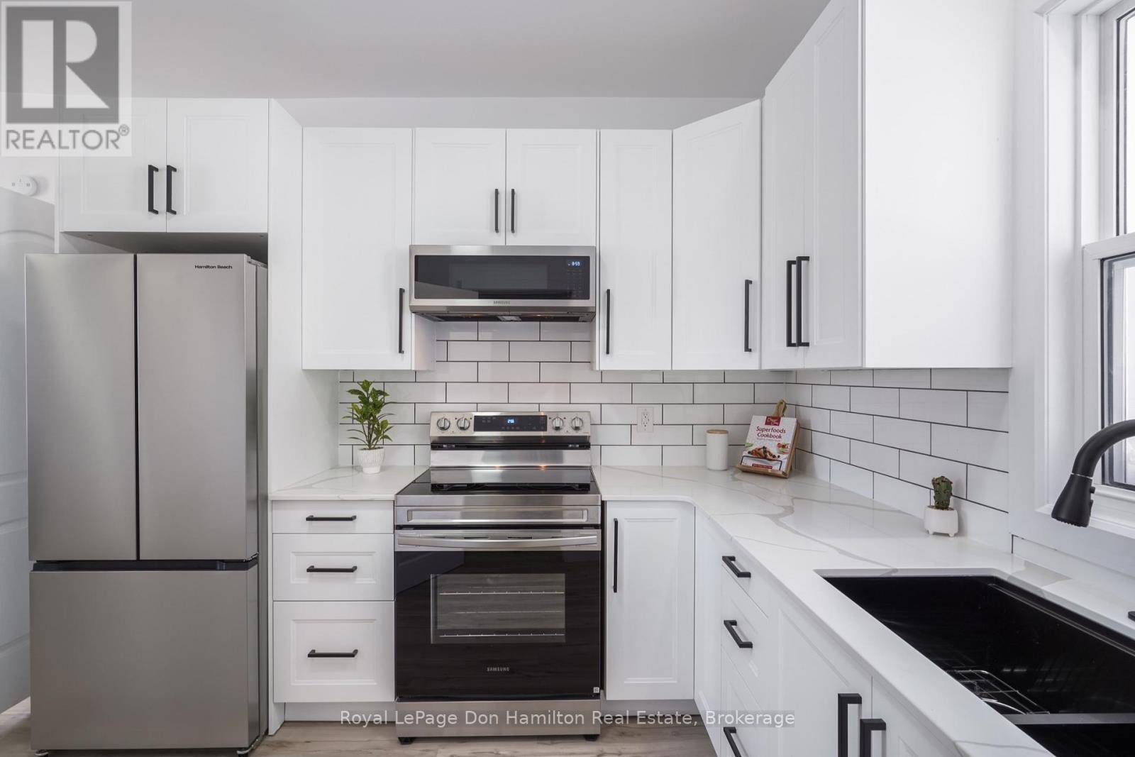 3049 Queen Street, Howick, Ontario  N0G 1V0 - Photo 12 - X12608490