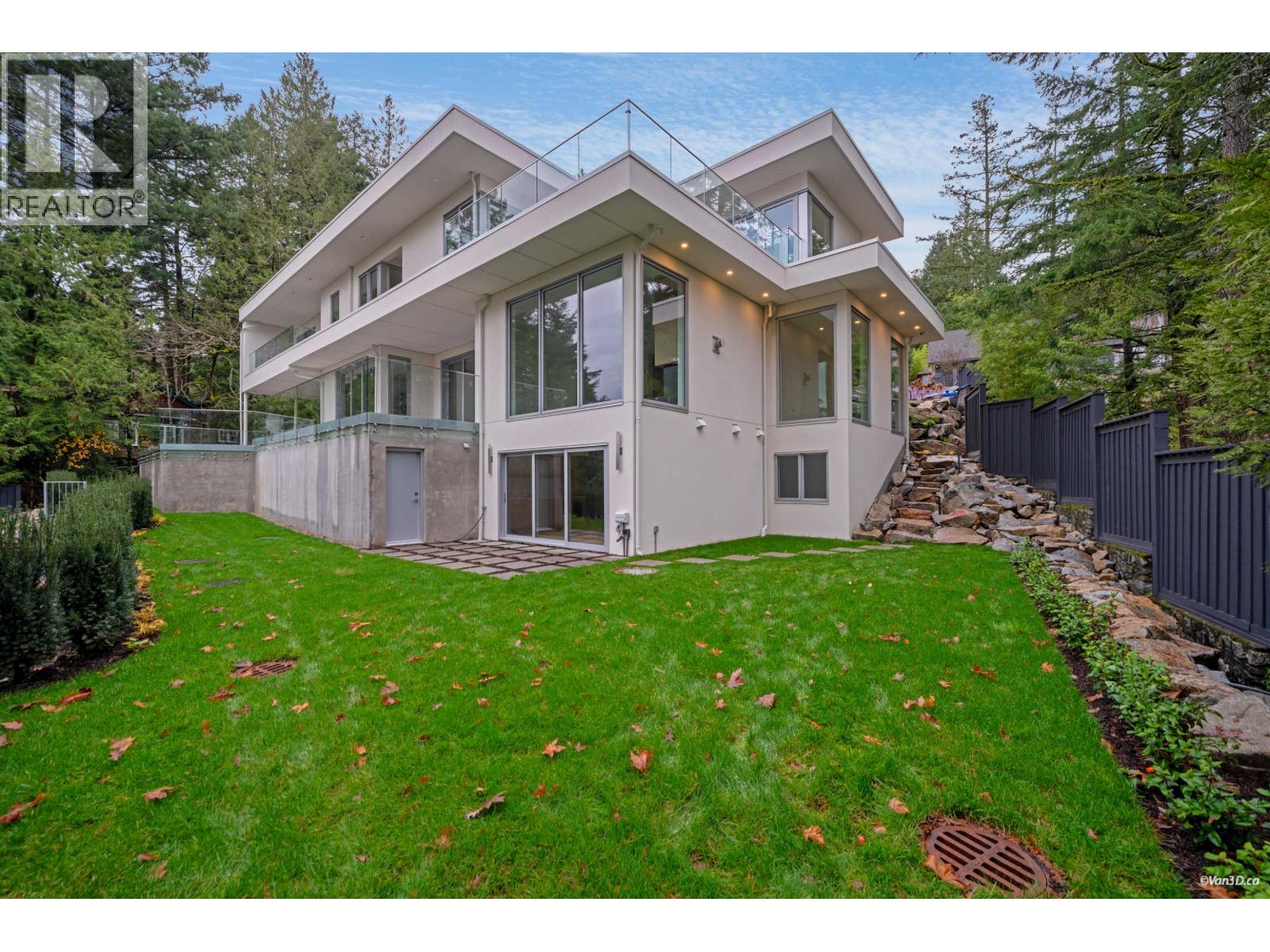 4437 Piccadilly North, West Vancouver, British Columbia  V7W 1C8 - Photo 3 - R3071715