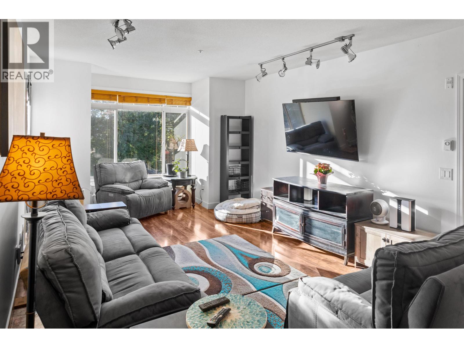 301 11887 Burnett Street, Maple Ridge, British Columbia  V2X 6P6 - Photo 1 - R3071606