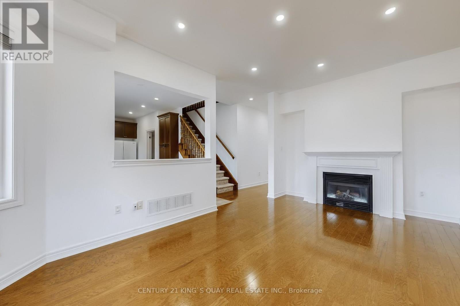 220 Karl Rose Trail, Newmarket, Ontario  L3X 3J3 - Photo 11 - N12608468