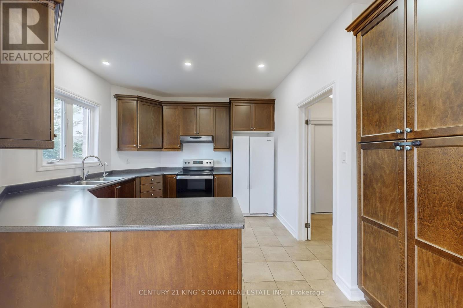 220 Karl Rose Trail, Newmarket, Ontario  L3X 3J3 - Photo 18 - N12608468