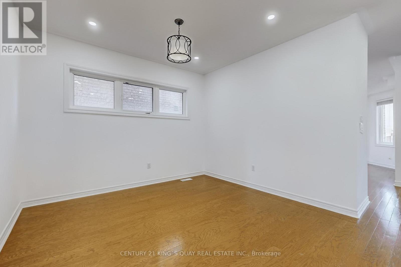 220 Karl Rose Trail, Newmarket, Ontario  L3X 3J3 - Photo 6 - N12608468