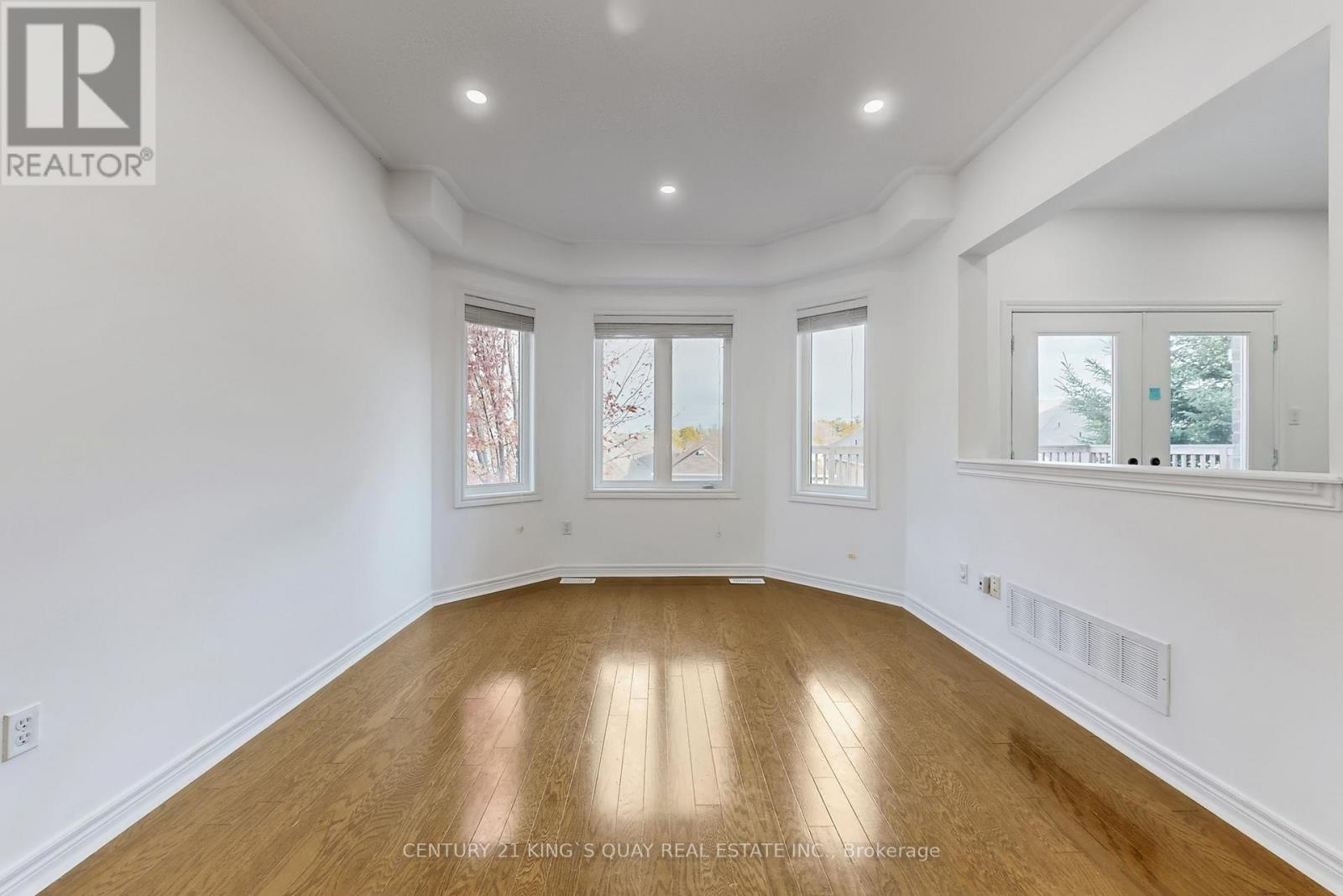 220 Karl Rose Trail, Newmarket, Ontario  L3X 3J3 - Photo 9 - N12608468