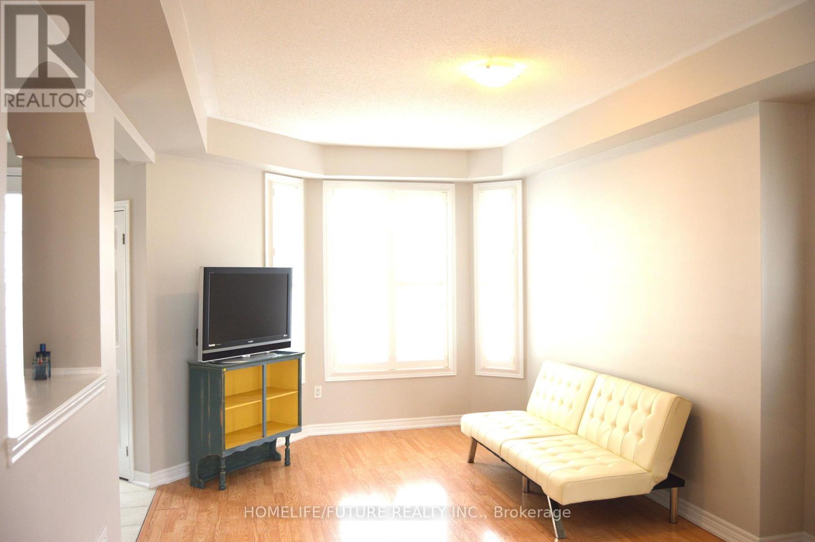 30 Paper Birch Drive, Markham, Ontario  L6B 0T5 - Photo 4 - N12608480