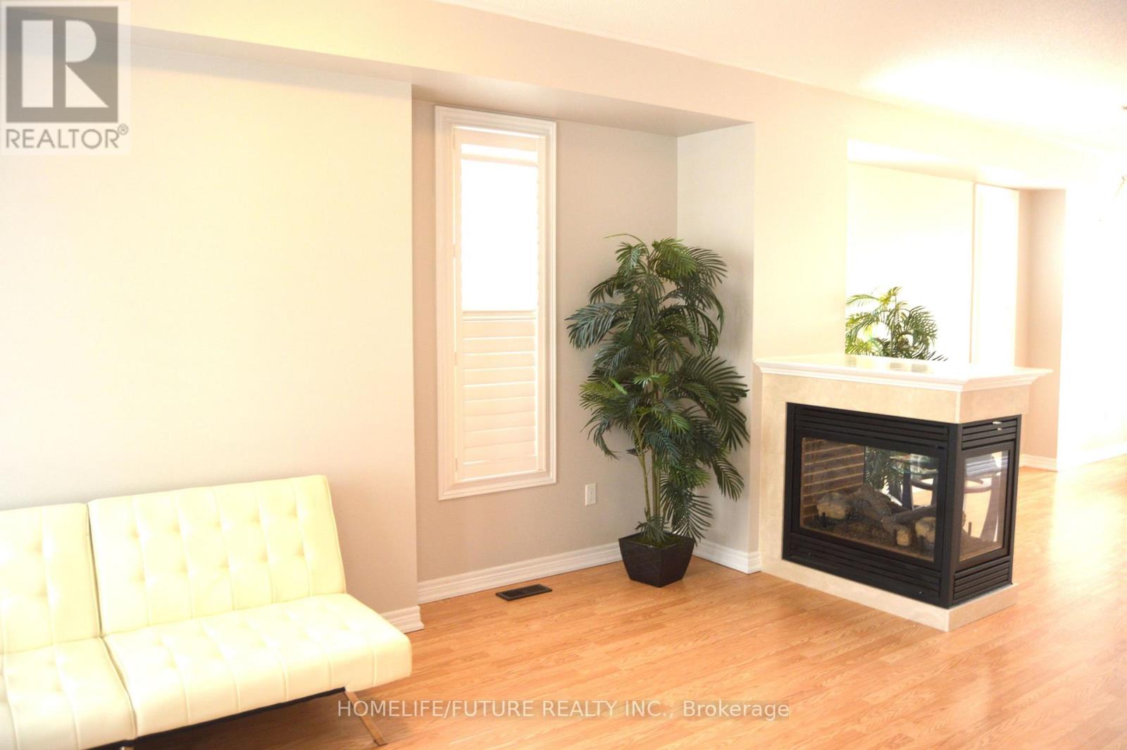 30 Paper Birch Drive, Markham, Ontario  L6B 0T5 - Photo 5 - N12608480