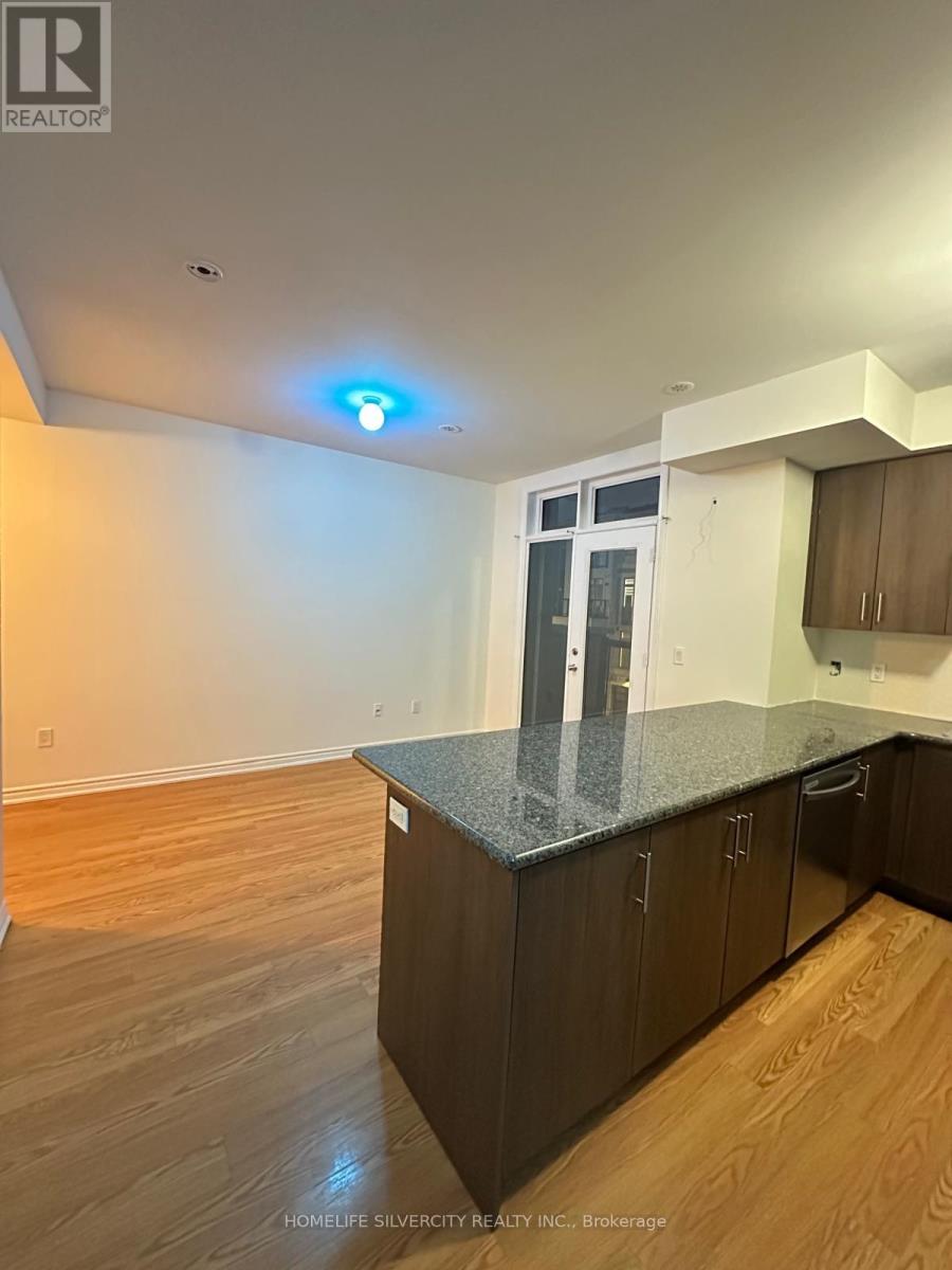 10 - 10 Halliford Place, Brampton, Ontario  L6P 4R1 - Photo 2 - W12608456