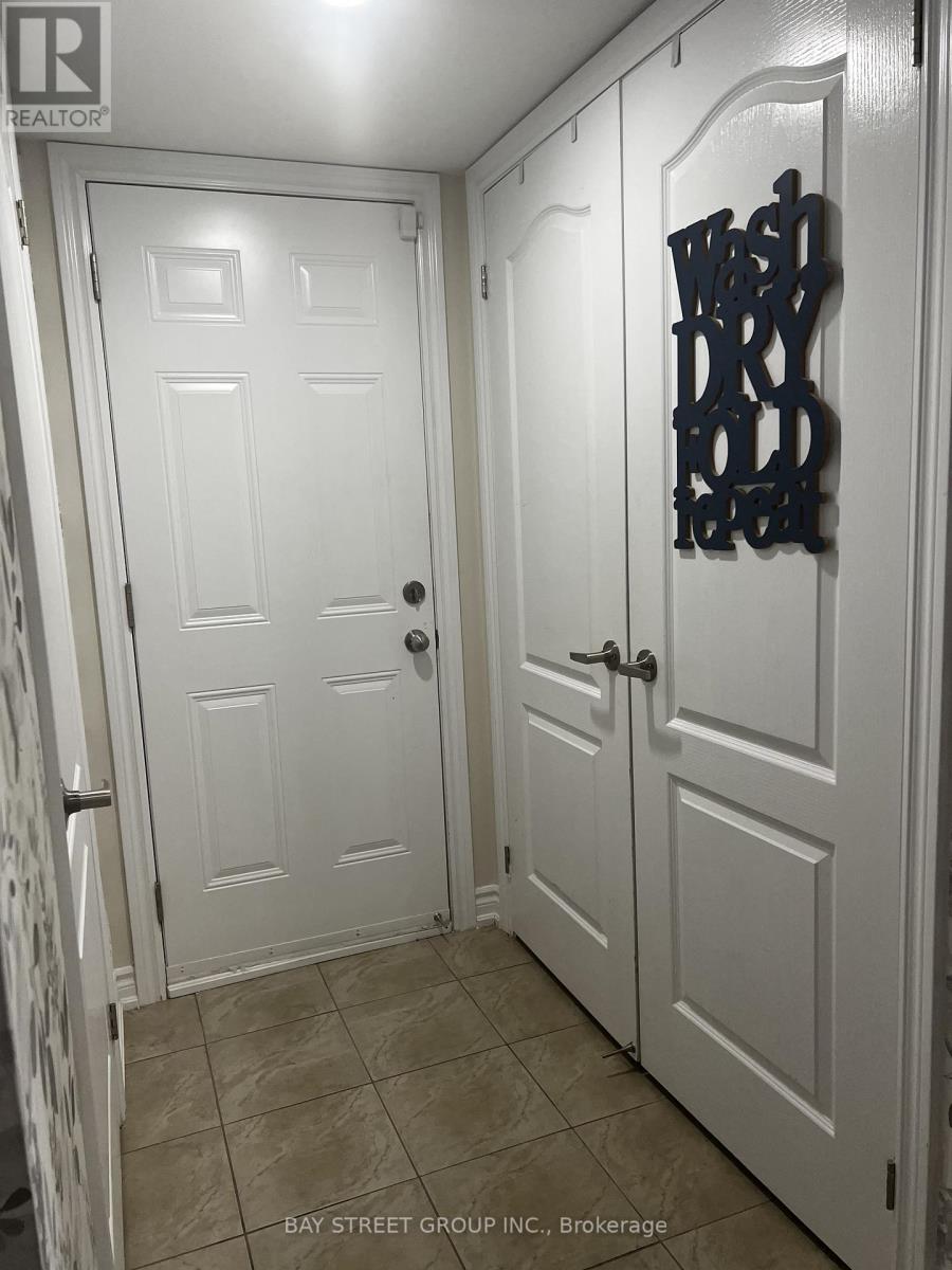 21 - 2435 Greenwich Drive, Oakville, Ontario  L6M 0S4 - Photo 2 - W12608458