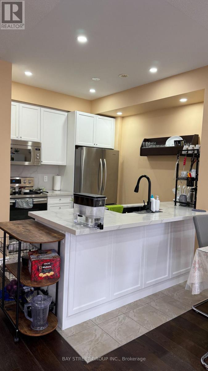 21 - 2435 Greenwich Drive, Oakville, Ontario  L6M 0S4 - Photo 3 - W12608458