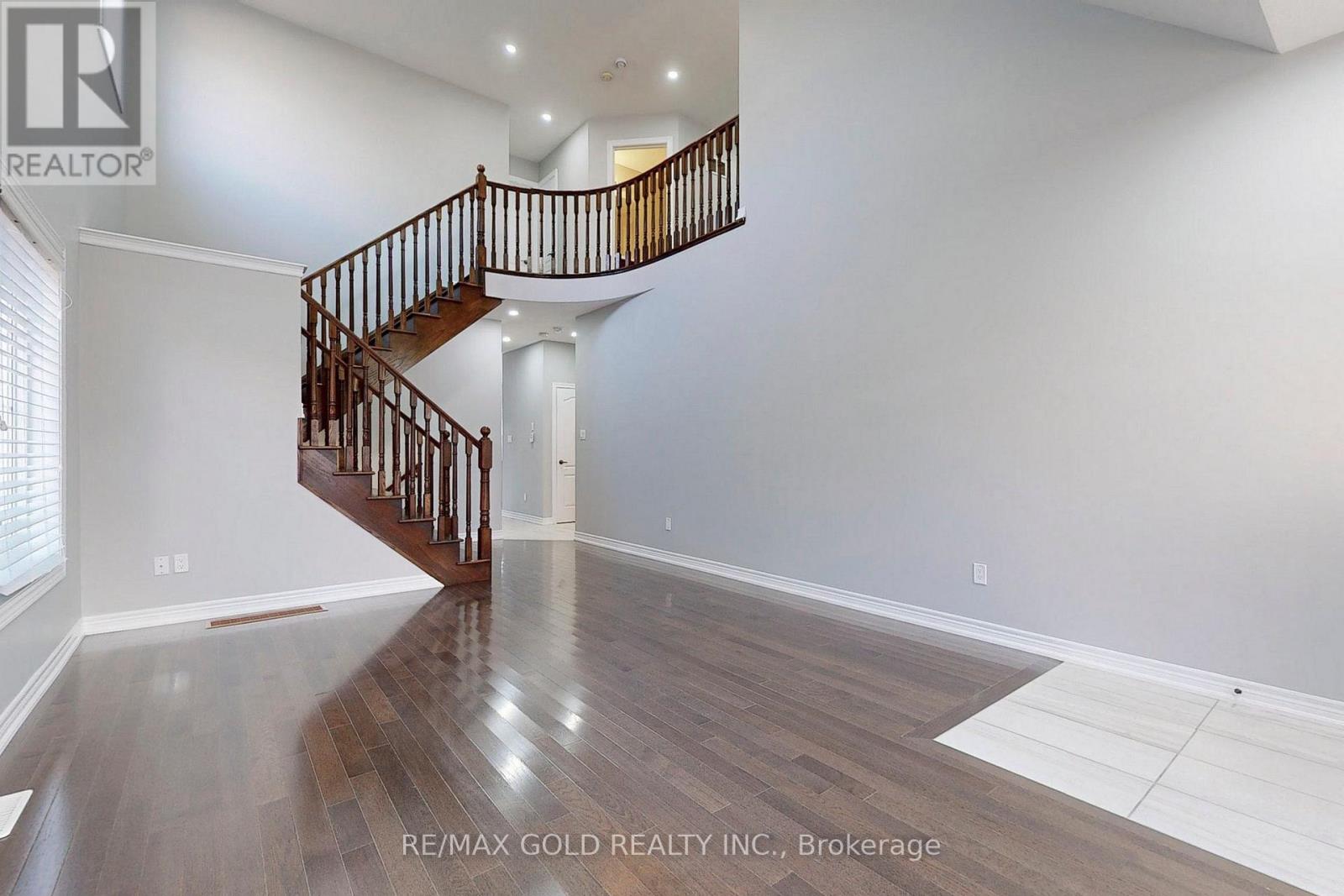 9 Lobelia Street, Brampton, Ontario  L6R 3Z6 - Photo 5 - W12608470